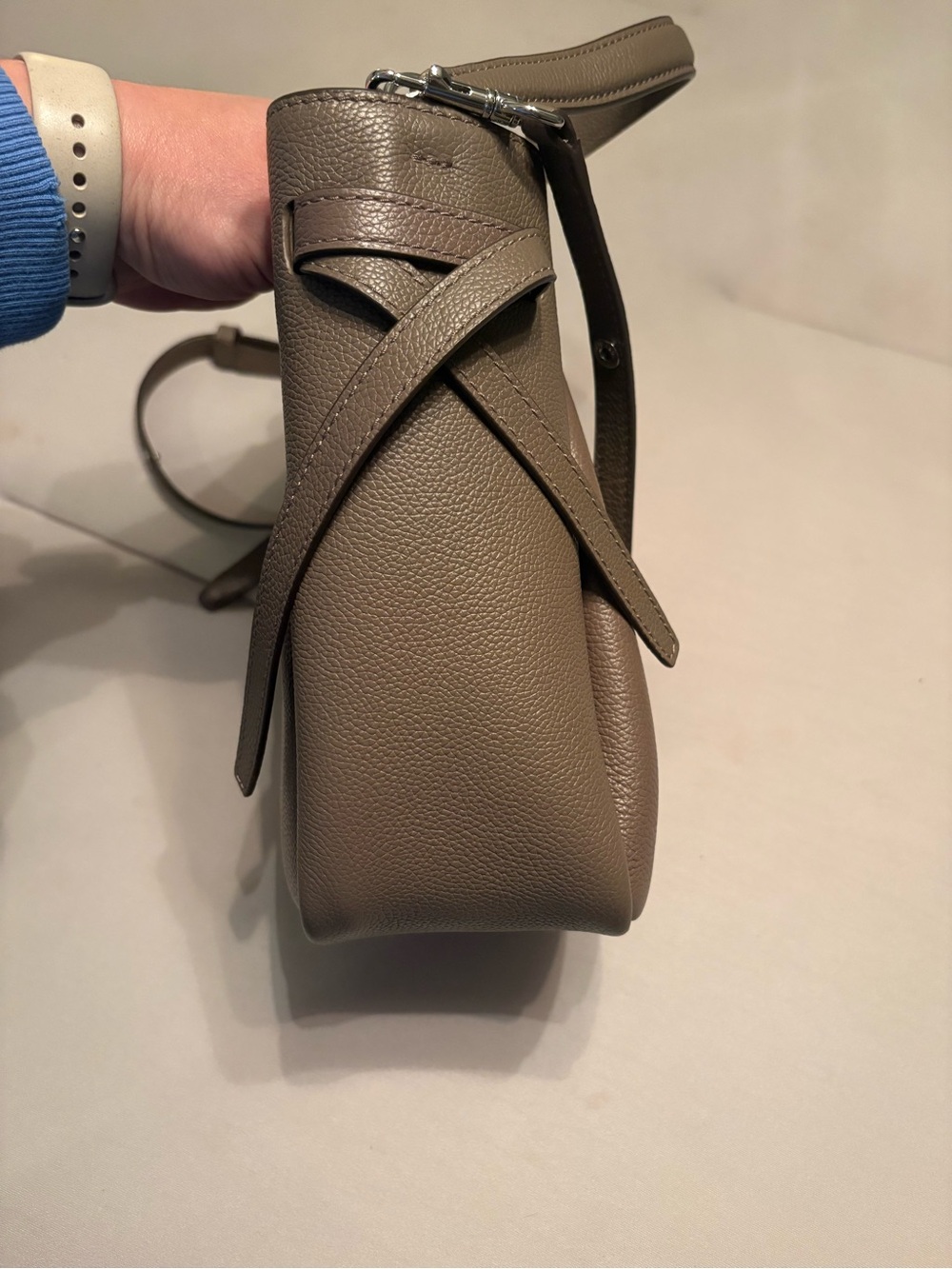 Tory Burch Romy Pebbled Leather Bucket Bag - Picture 5 of 9